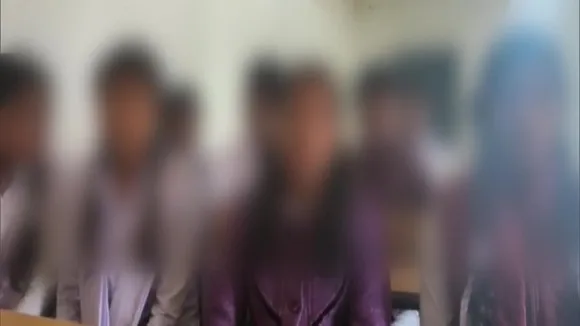 अगर मेरी बात नहीं मानी तो फेल कर दूंगा, 'बात' सुन कांप गईं Girl Students