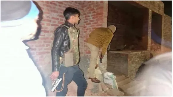 फर्रुखाबाद : सिरफिरे के पास कहां से आए इतने हथियार, UP Police से कर सकता था 2 दिनों तक मुकाबला