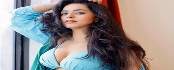 Hot सौंदर्या शर्मा नई तस्वीरों में कहर ढाती नजर आईं