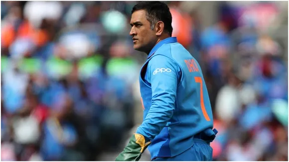 dhoni keeping