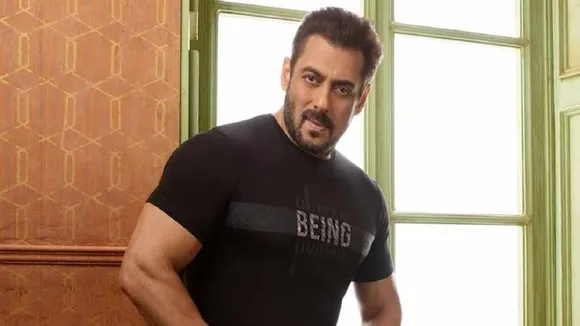 salman khan fan azam ansari lands in trouble once again for shooting a video on a railway bridge 01