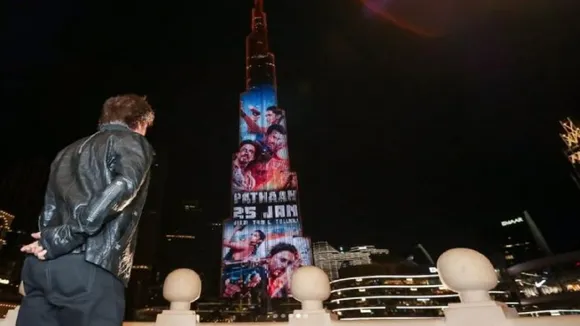 Watch Shah Rukh Khans  Pathan trailer screened at Burj Khalifa 696x458