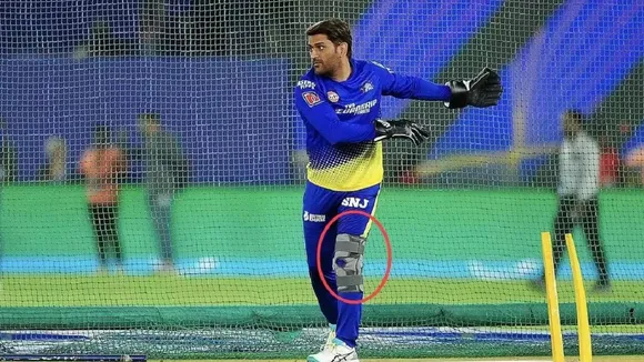 ipl 2023 dc vs csk ms dhoni knee injury mike hussey