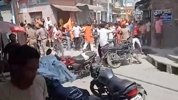 bareilly Stone pelting