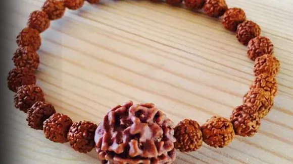 How to wear Rudraksha