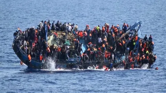 sea   sinking death boat