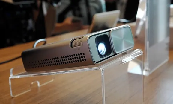 Computex 2015: ASUS introduced E1Z the world’s first palm-sized LED projector