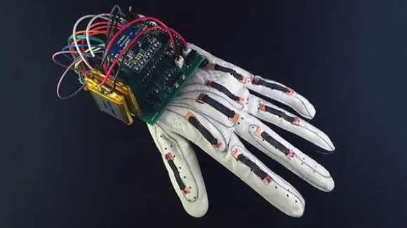 Want to handle things smartly? Here’s a smart glove for you