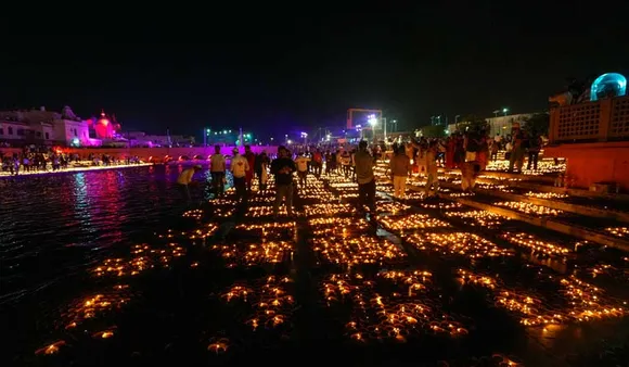 Over 22 lakh 'diyas' light up Ayodhya as Deepotsav sets world record - The  Week