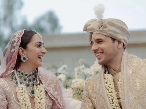 Sidharth-Kiara Wedding Pictures: Sid-Kiara wedding pics break Vi-Kat and  Ranbir-Alia's record, become most-liked wedding photos on Instagram - The  Economic Times