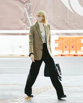 Lisa Amplifies On Internet With Her Beautiful Airport Look On The Way To Paris