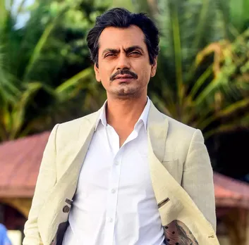 Nawazuddin Siddiqui stops the bodyguard from pushing a fan trying to take a selfie with him. Netizens call him a humble Person