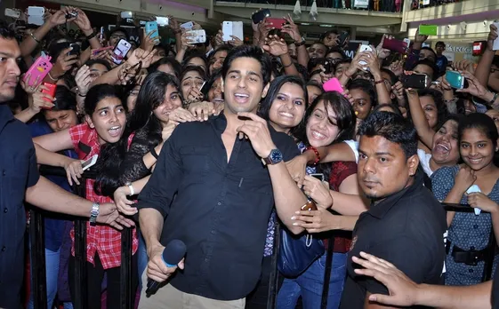 Sidharth Malhotra seeks fans' help | Bollywood Bubble