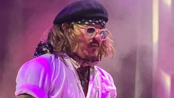 Suprise performance by Johnny Deep at UK concert as Amber Heard case goes to court.