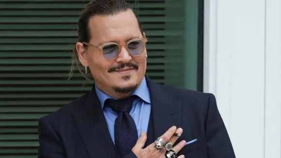 Suprise performance by Johnny Deep at UK concert as Amber Heard case goes to court.