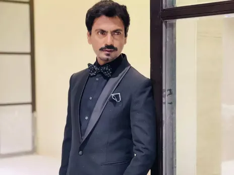 Nawazuddin Siddiqui stops the bodyguard from pushing a fan trying to take a selfie with him. Netizens call him a humble Person