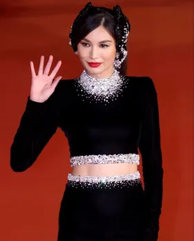 British Asian actress and model Gemma Chan look extremely stunning in her dress designed by a Korean Designer.</p>
<p>