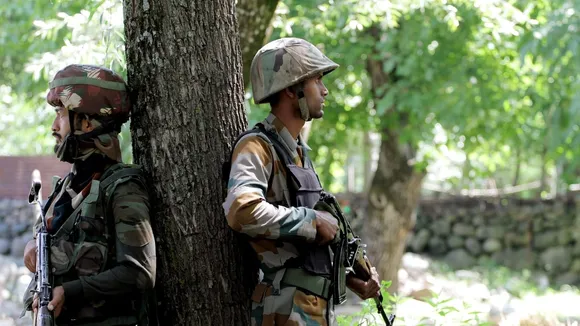 J&K: LeT Terrorist Held for Lobbing Grenade in Shopian