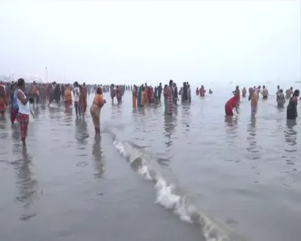 Devotees Take Holy Dip in Ganga for Second Consecutive Day