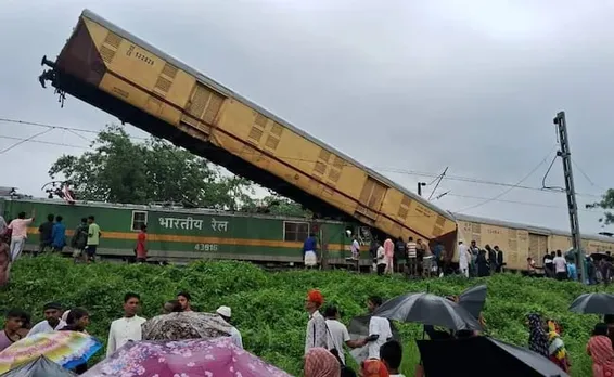 BREAKING: 5 Killed, Over 20 Injured After Goods Train Rams Into Kanchanjunga Express