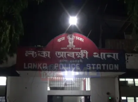 Suspected child lifter apprehended by mob at Lanka