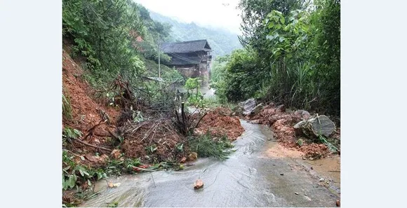 Landslides along BCT road disrupt communication to 3 districts of Arunachal Pradesh