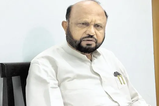 PM Modi Meets Prafulla Mahanta’s Family, Wishes Speedy Recovery