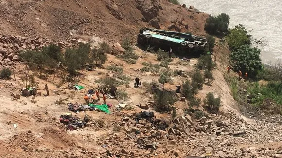 21 killed after college bus crashes in Nepal
