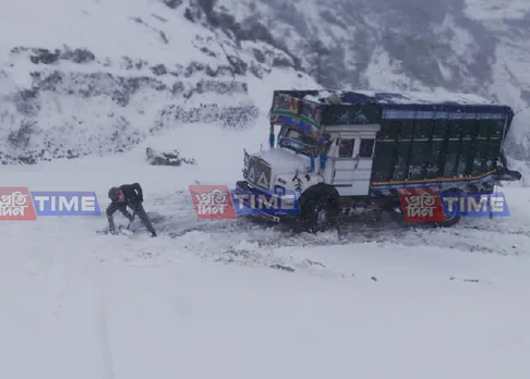Bomdila witnesses snowfall after 2 years