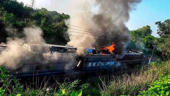 3 killed as Samaleswari Express catches fire