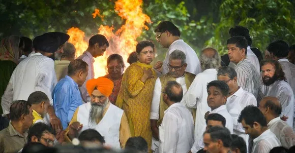 11 persons bid farewell to their phones at Jaitley’s funeral