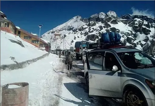Arunachal Pradesh: Indian Army rescues Civilians from Sela Pass