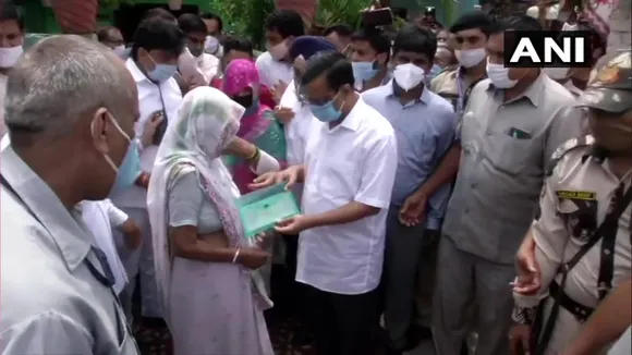 Delhi: CM Kejriwal Gives Rs 1 Crore to Family of Deceased Sanitation Worker