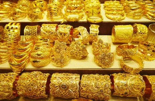 Gold Price Falls Amid Weak International Precious Metal Prices
