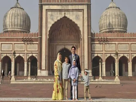 Trudeau visits Jama Masjid with family