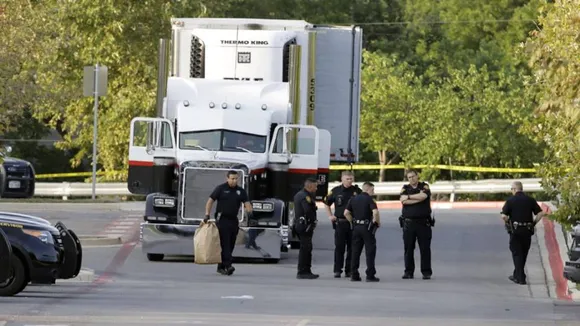 9 die in immigrant-smuggling attempt, Texas.