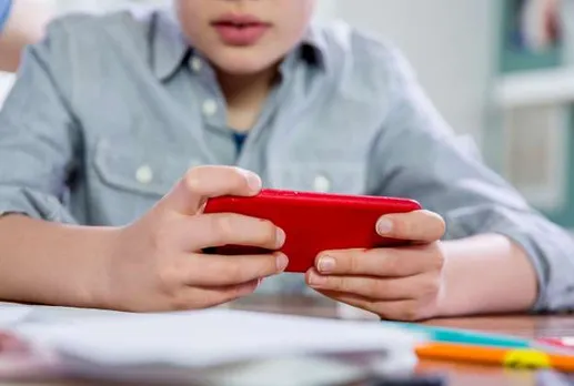 Ontario To Ban Cellphones In Classrooms Next School Year