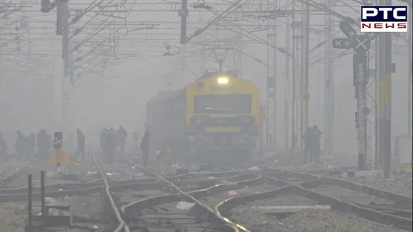 Dense fog delays flights and trains, zero visibility in Delhi