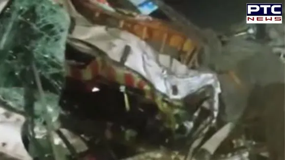 Road Accident: आंध्र प्रदेश में ट्रक-बस की टक्कर, 4 की मौत, 15 घायल
