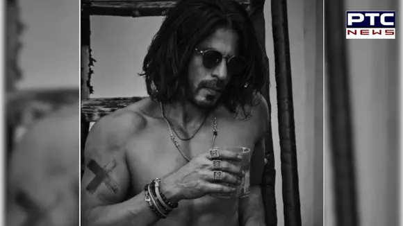 Internet Buzz: Shah Rukh Khan's 'reverse aging' shirtless pic