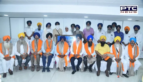 SGPC ਦੇ ਸੇਵਾ ਮੁਕਤ ਹੋ ਚੁੱਕੇ ਮੁਲਾਜ਼ਮਾਂ ਨੂੰ ਭਲਾਈ ਫੰਡ ਸਕੀਮ ਤਹਿਤ ਕੀਤਾ ਸਨਮਾਨਿਤ