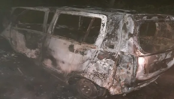ट्रैक्टर की टक्कर से कार में लगी आग, तीन जिंदा जले