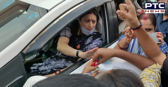 Congress workers gherao Smriti Irani in Varanasi after ‘Politics on Rape’ remark against Rahul Gandhi