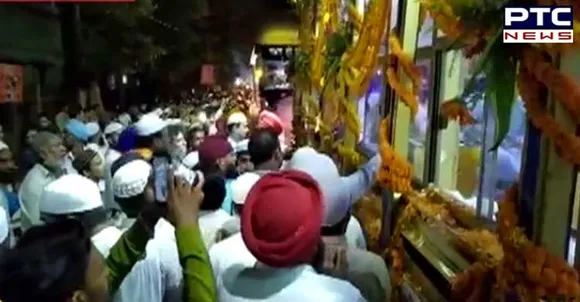 Watch: That's how Muslims welcomed International Nagar Kirtan in Kharagpur, West Bengal