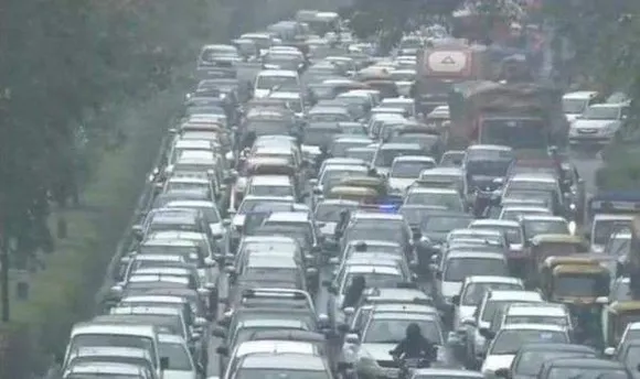 Traffic snarls due to rain in Delhi