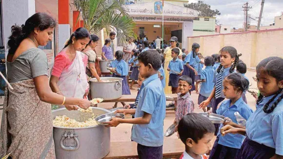 मिड डे मील वर्करों को चार महीने से नहीं मिला वेतन, घर का चूल्हा जलना हुआ मुश्किल