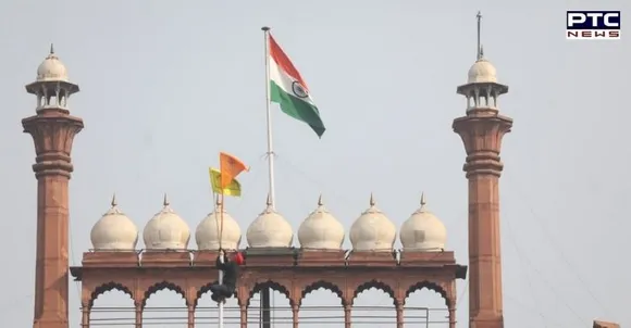 Tractor March Delhi: Farmers hoist flag at Red Fort