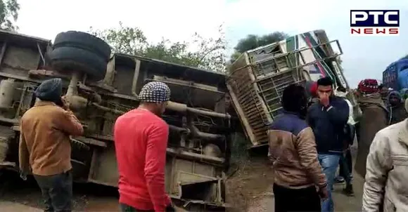 Private Bus overturns in Ajnala; 1 injured