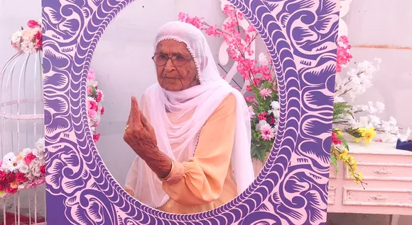 92 Year Old Woman Casts Her Vote In Mohali