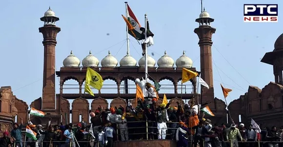 Did protesters wave Khalistani flag at Red Fort? Here's the truth!